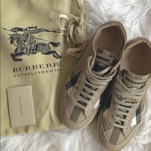 Burberry Hartfield Sneakers